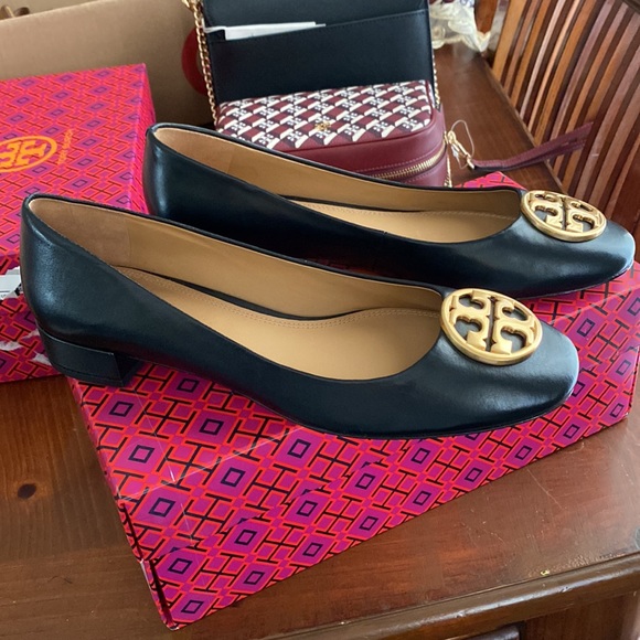 Tory Burch Shoes - Tory Burch black pump